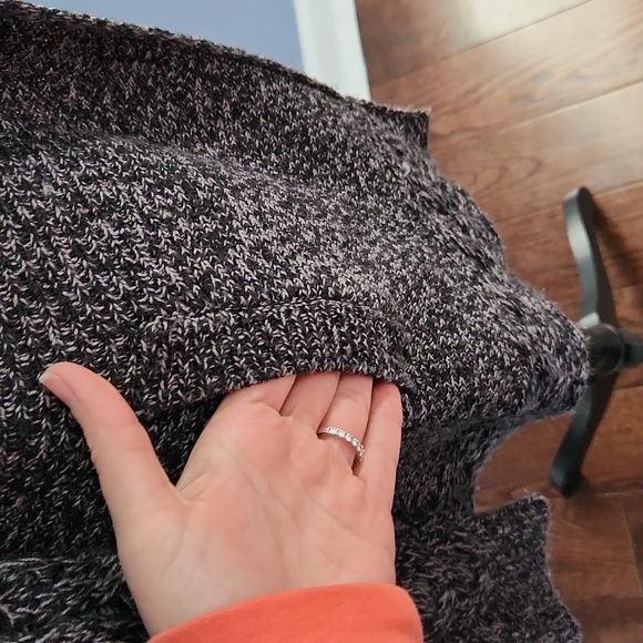 Guess s/m cardigan - Picture 3 of 3